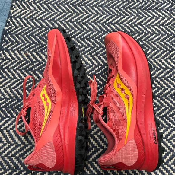 Saucony Women's Peregrine 12 Trail Red/Coral Running Shoes 6.5 - Picture 2 of 7